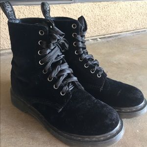 Doc Martens Black Velvet (authentic)