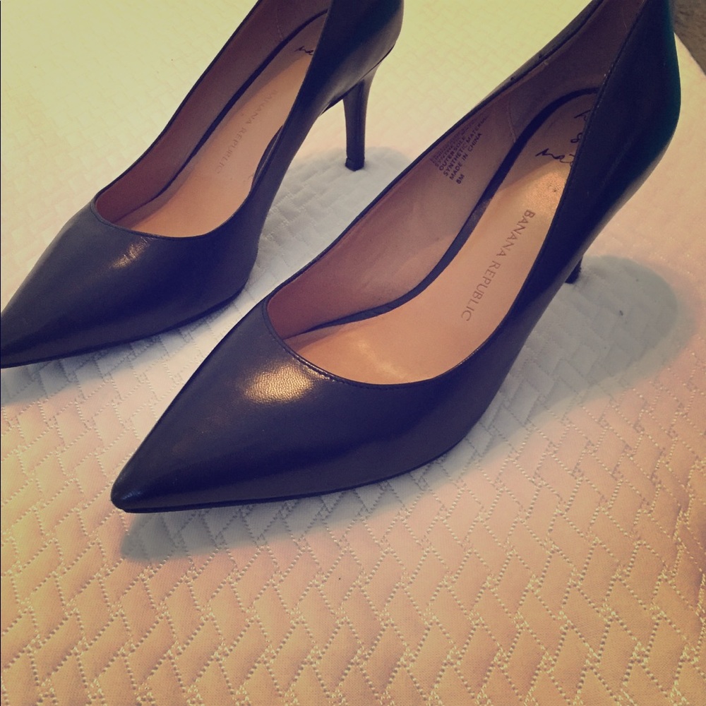 Banana Republic black heels size 8