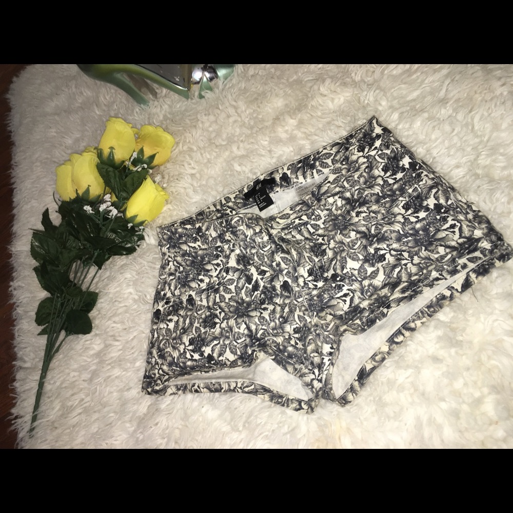 H&M Flower shorts
