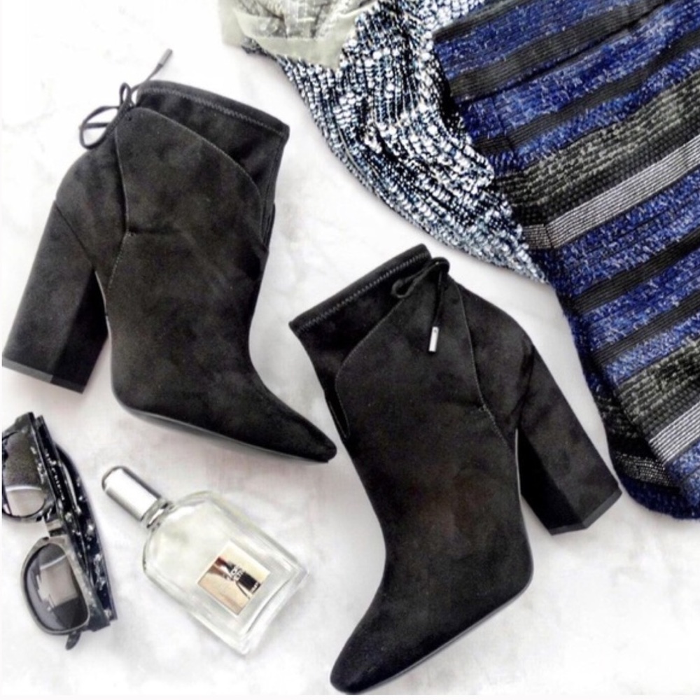 Kendell&Kylie Black suede boots