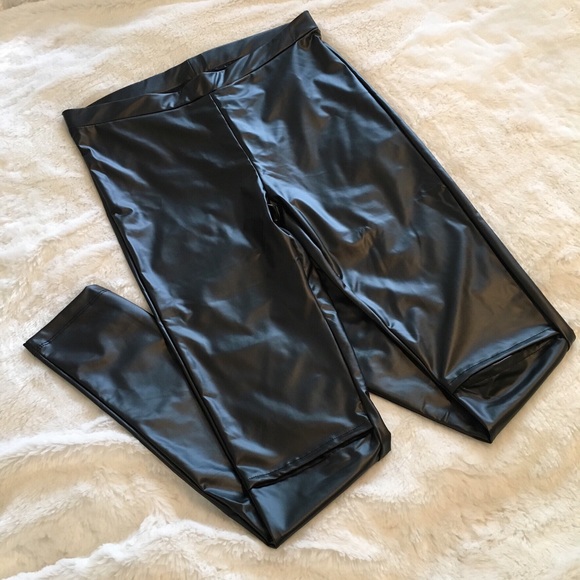 SALE❗️LAST 1(M)❗️Faux Leather Knee Slit Leggings - Picture 5 of 8