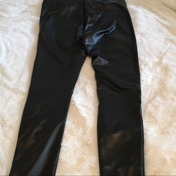 SALE❗️LAST 1(M)❗️Faux Leather Knee Slit Leggings - Picture 6 of 8