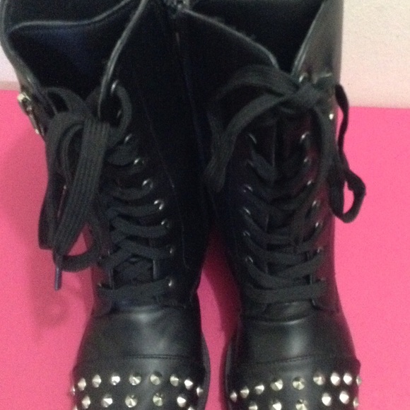 SOLD!!! STUDDED/SPIKED COMBAT BOOTS - Picture 4 of 4