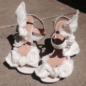 Anthropologie Bill Blass Off-white Bow Sandals 8.5