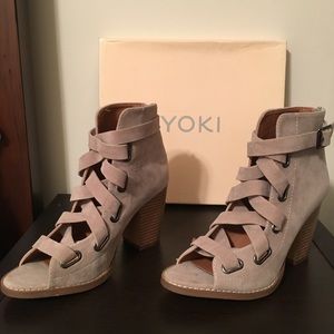 Yoki Gray Criss-Cross Bootie NWT