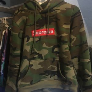 Supreme camouflage sweatshirt