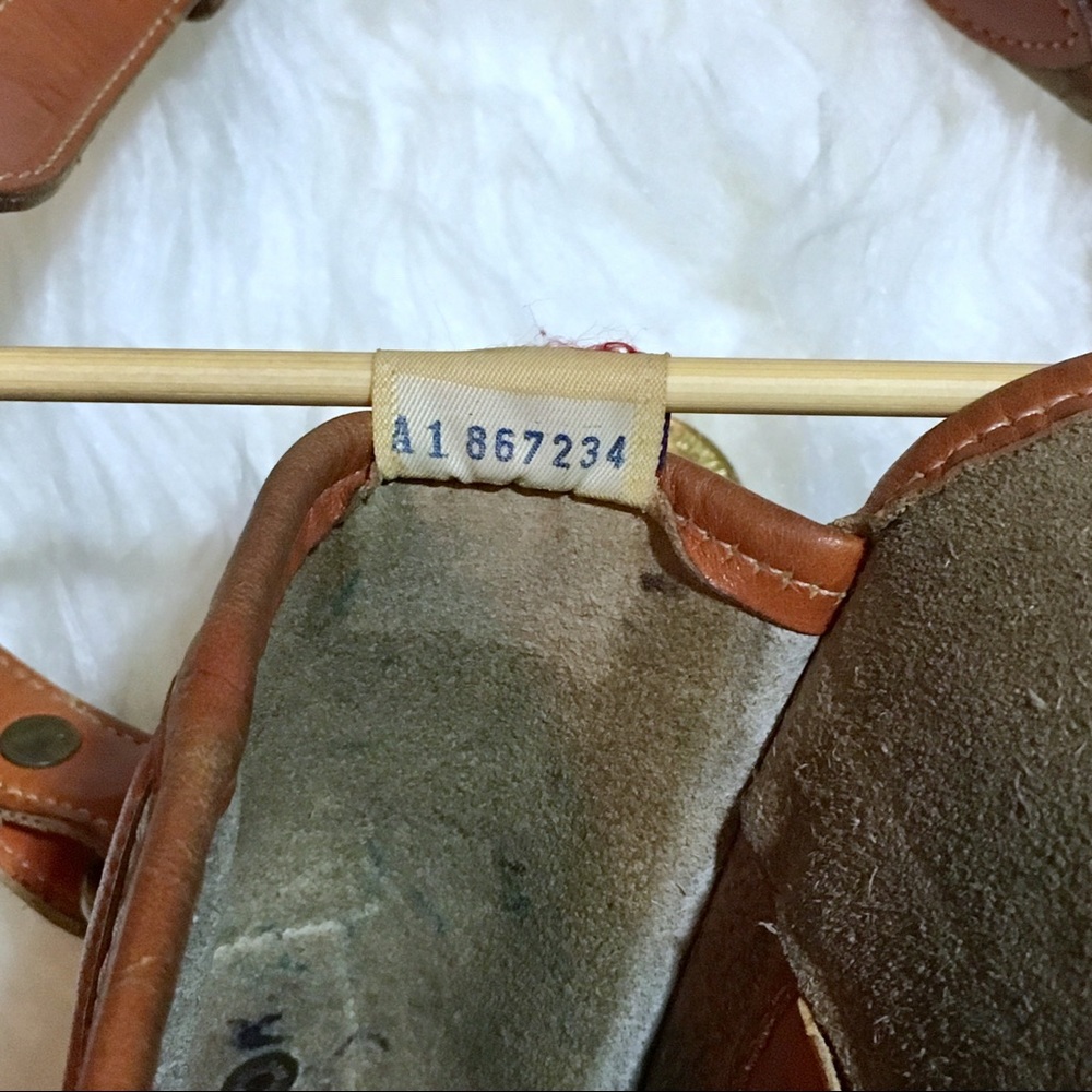Vintage AWL Dooney & Bourke tan + brown crossbody - Picture 8 of 8