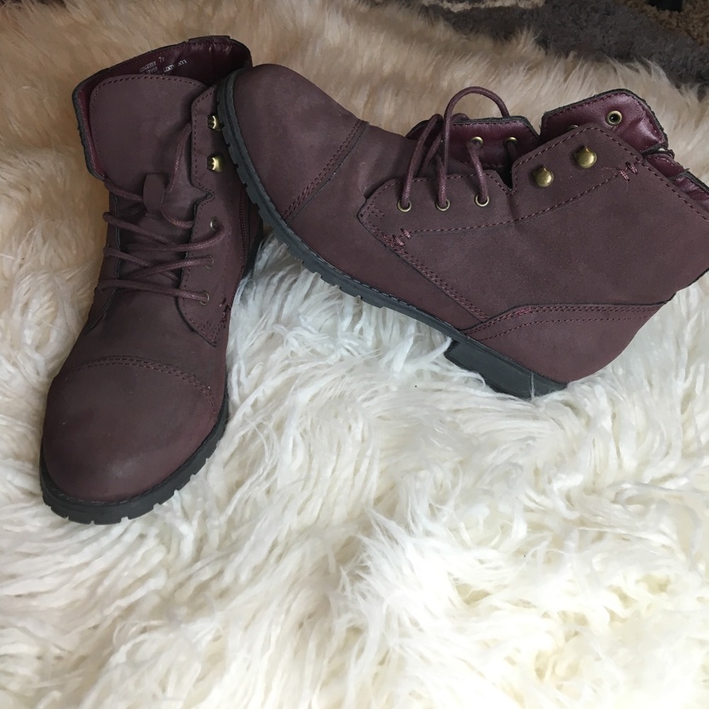 ❌SOLD❌Boots - Picture 1 of 4