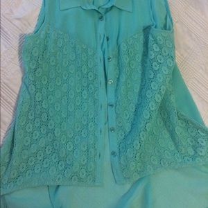 Sleeveless high low top with lace detail