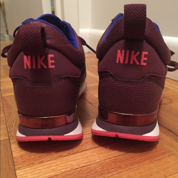 Nike Shoes - NIKE SNEAKERS
