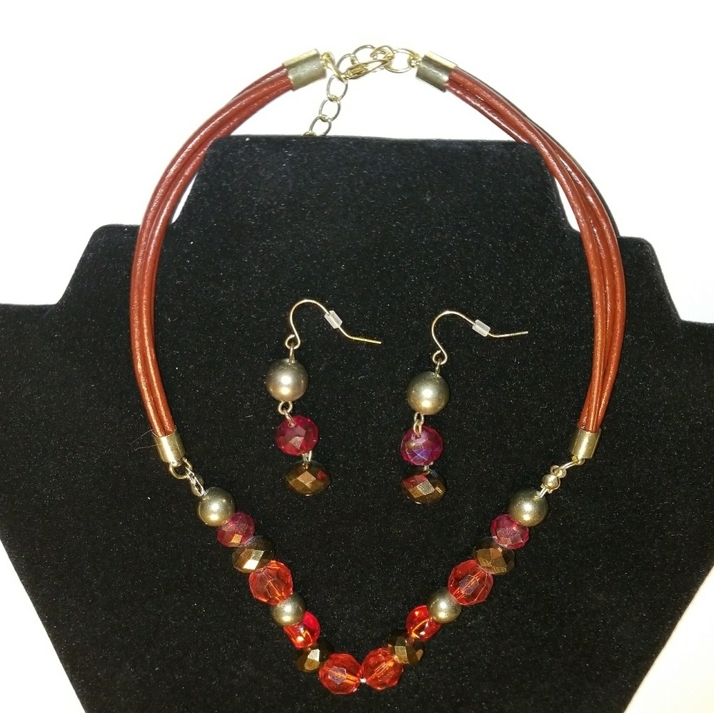 BEAUTIFUL ELEGANT NECKLACE