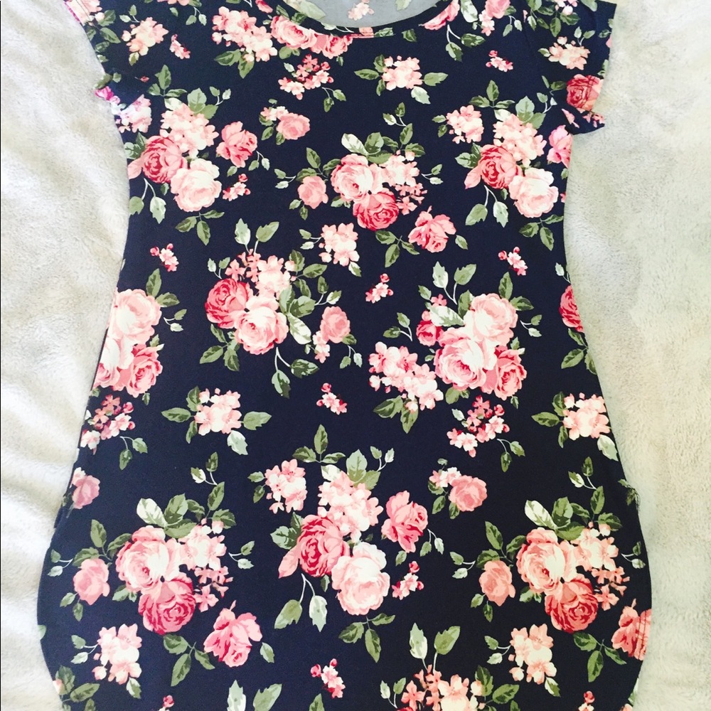 Floral tunic top 🖤