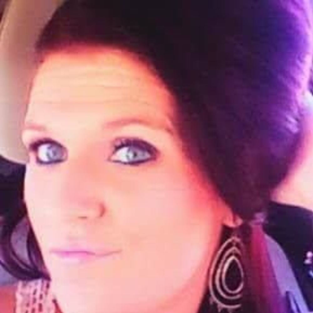 Meet your Posher, Hallie