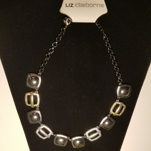 *BEAUTIFUL AND ELEGANT* Necklace - Picture 1 of 1