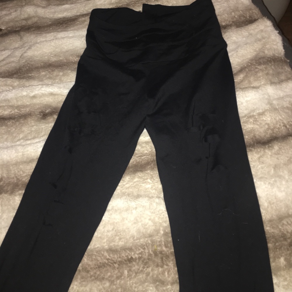 Bebe brand new never worn ripped nice leggings