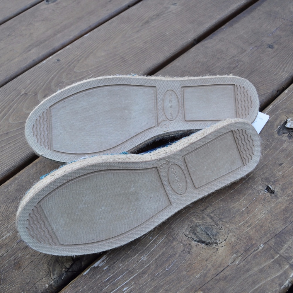 New DISNEY PARKS Mickey Tie-Dye Espadrilles NWT - Picture 6 of 7