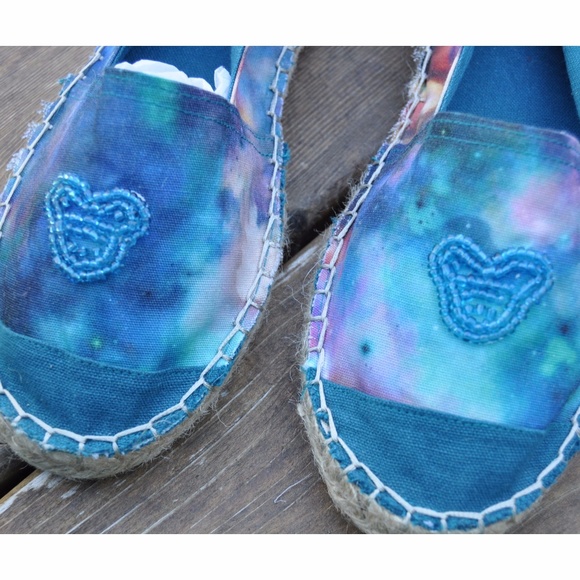New DISNEY PARKS Mickey Tie-Dye Espadrilles NWT - Picture 4 of 7