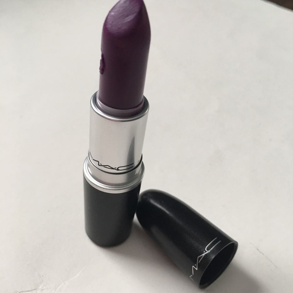 Mac Heroine Matte lipstick purple makeup