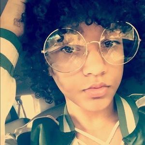 Meet your Posher, Jade