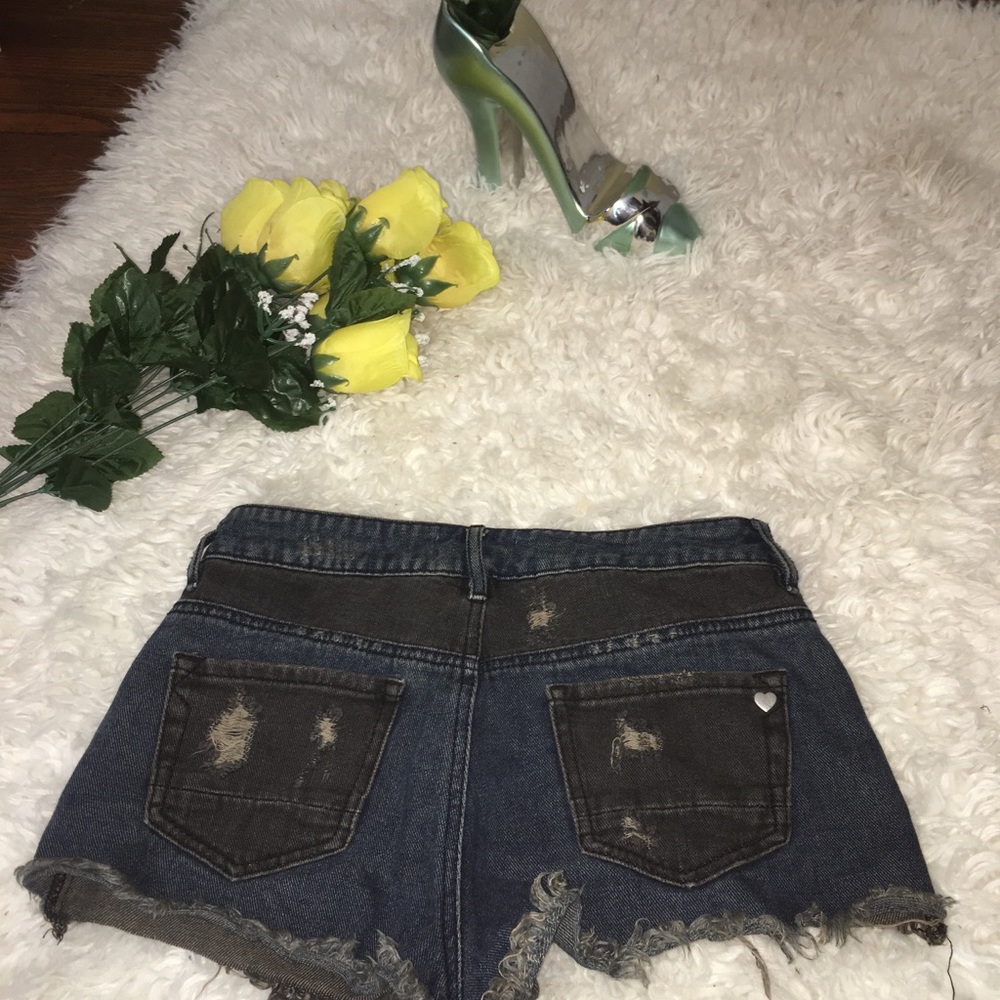 Ripped Kendall&Kylie shorts