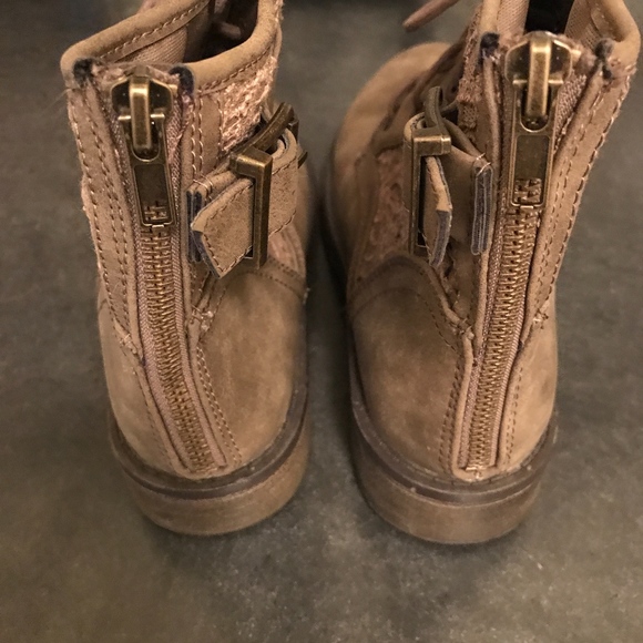 Steve Madden Brown/Tan Booties - Girls Size 5 SOLD - Picture 5 of 7