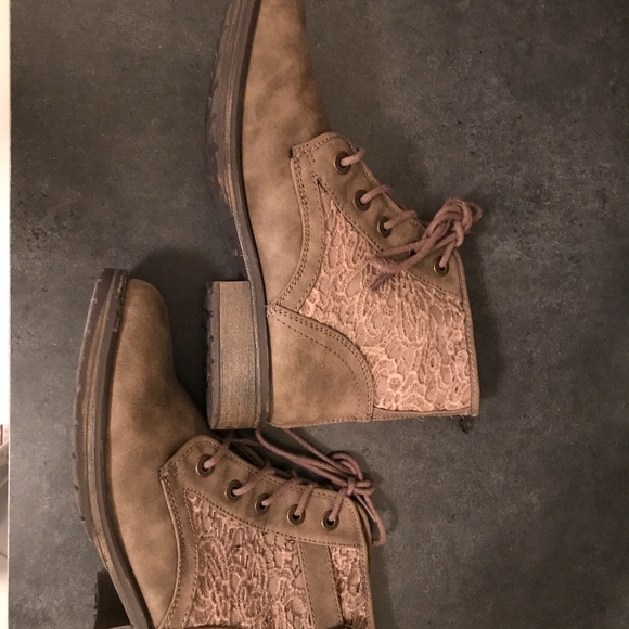 Steve Madden Brown/Tan Booties - Girls Size 5 SOLD - Picture 2 of 7
