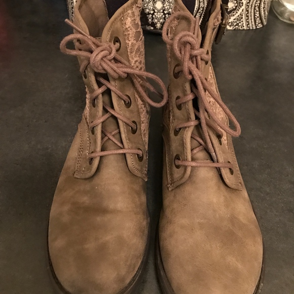 Steve Madden Other - Steve Madden Brown/Tan Booties - Girls Size 5 SOLD