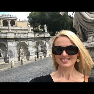 Meet your Posher, Elena