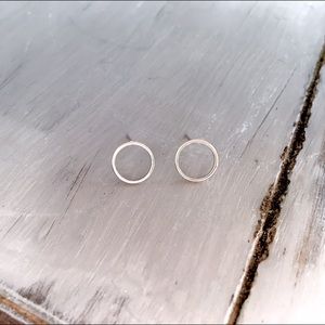 🆕 Silver Toned Small Circle Earrings