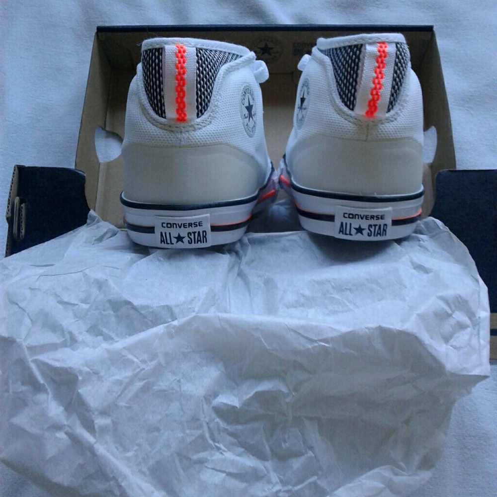 SOLD SOLD 🛇🚫🚫🚫Converse all star new in a box