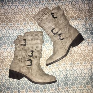 Taupe moto/combat boots with buckles.