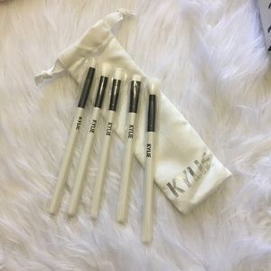 KYLIE COSMETICS brushes