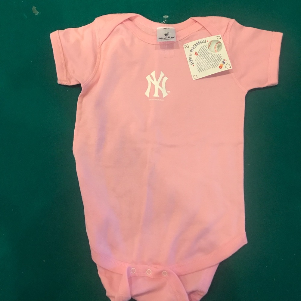 ❤️ 5 for $25(NWT)Pink Yankees onesie⚾️⚾️