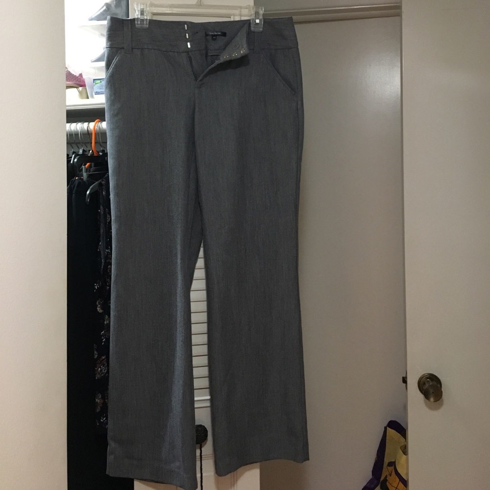 Daisy Fuentes 10 light gry slacks used, great cond
