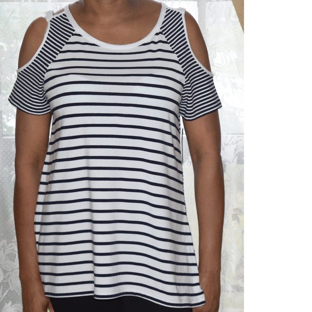 Cold shoulder knit top