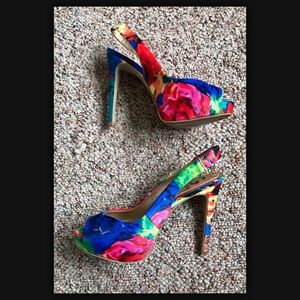 Gorgeous silk sling back open toe pumps 👠