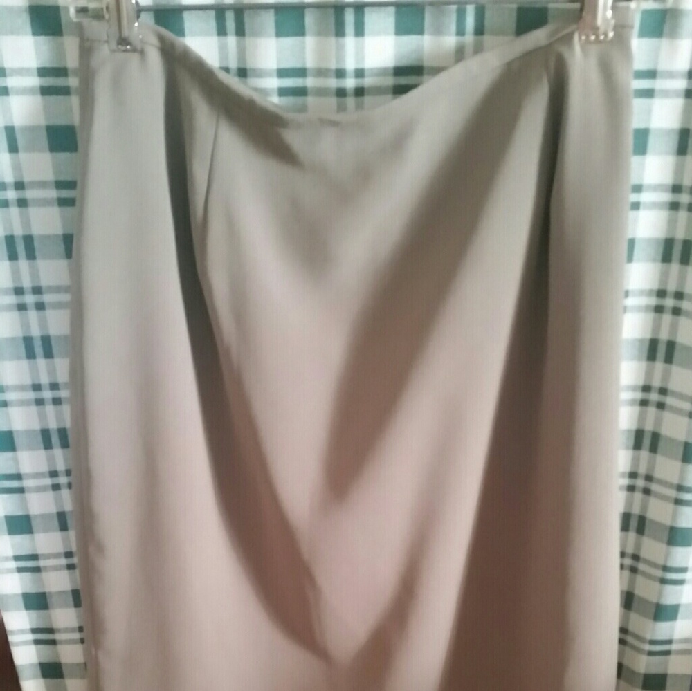 Size. 12 rena rowan for saville green skirt