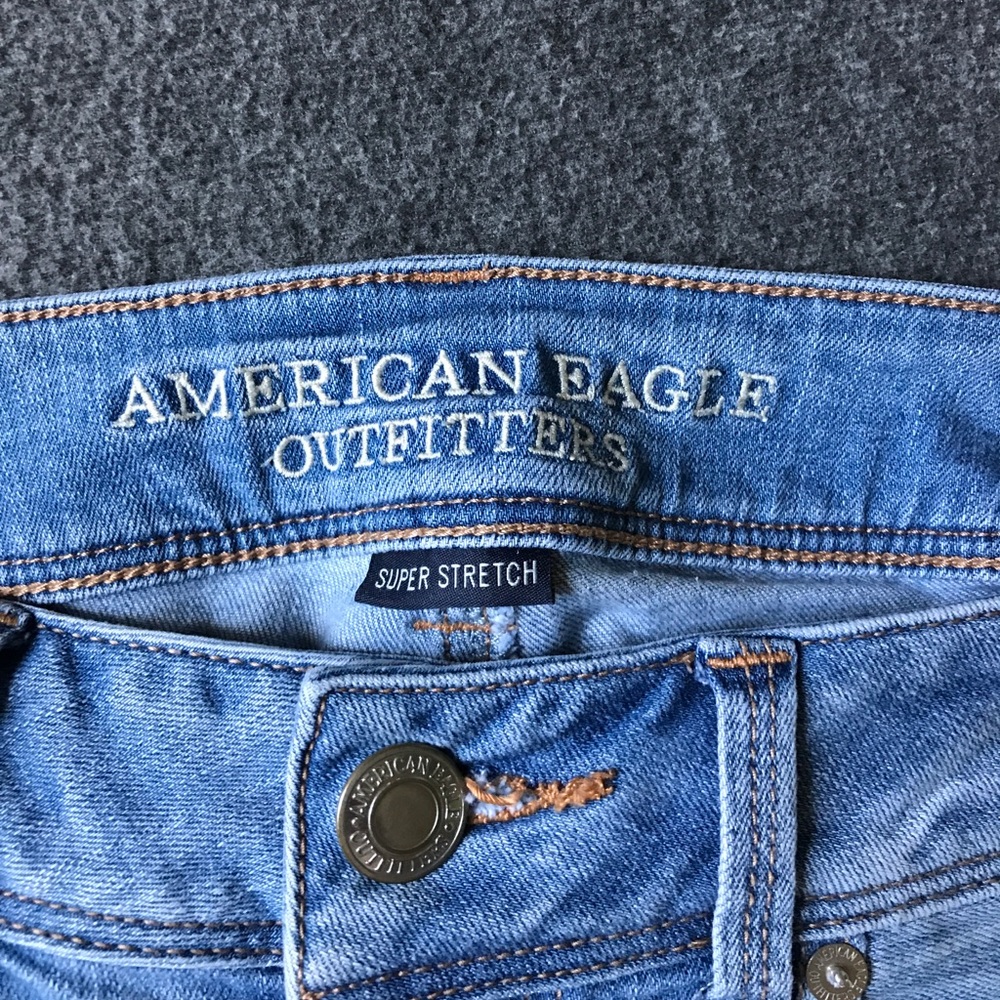 AE Kick Boot Super Stretch light wash jeans size 8