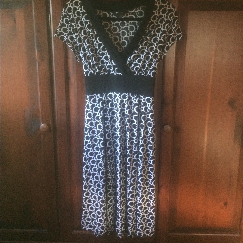 ⭐️AB STUDIO Tie back dress. ⭐️