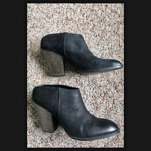 Steve Madden black leather Mules
