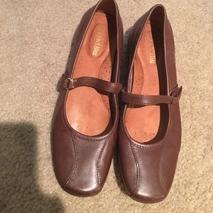 NWOT St. John's Bay Leather Upper Shoes.