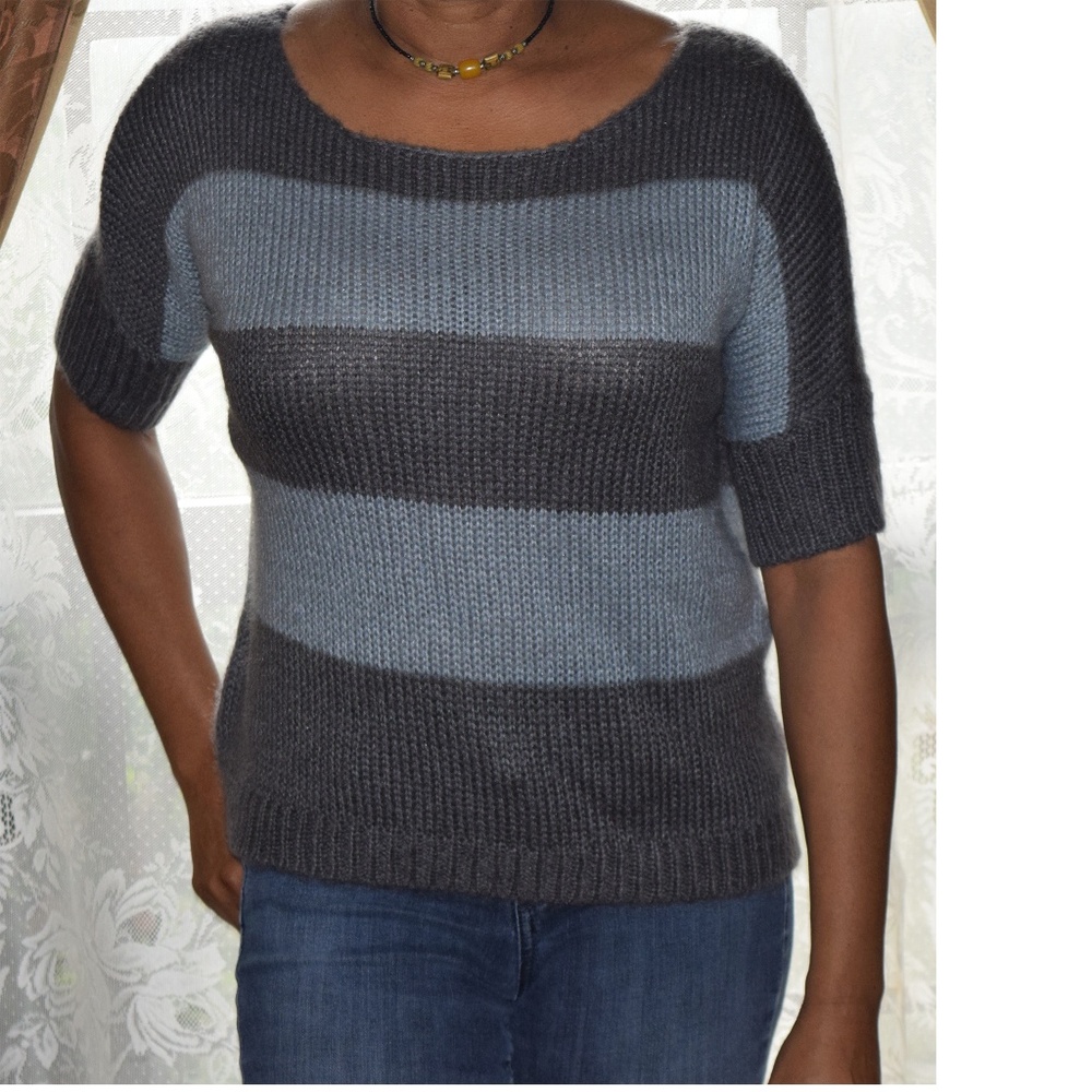 Short sleeved sweater