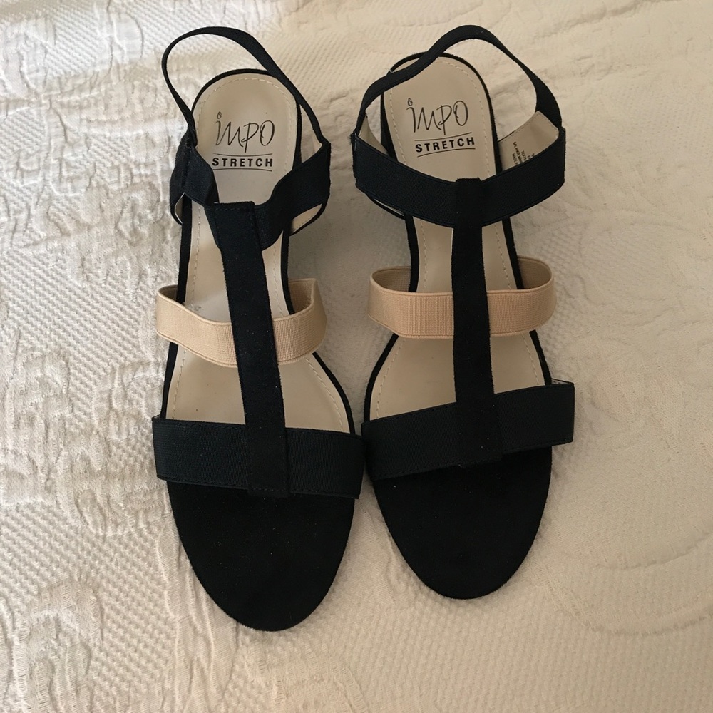 BRAND NEW SHOES! Cute, dressy sandals