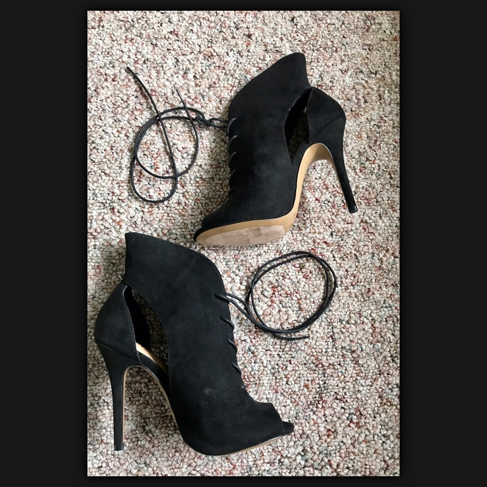 Julius open toe lace up pumps 👠