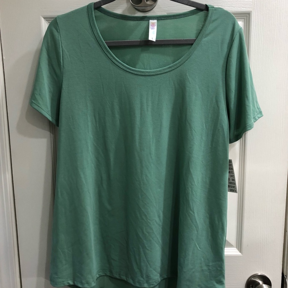 Classic tee in fern or sage green