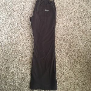 Iguana med scrub bottoms