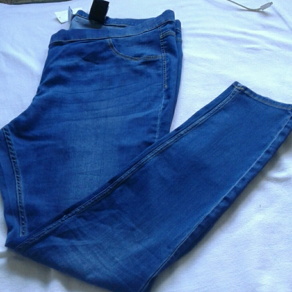 SOLD 🛇🛇H&M skinny regular waist jean woman