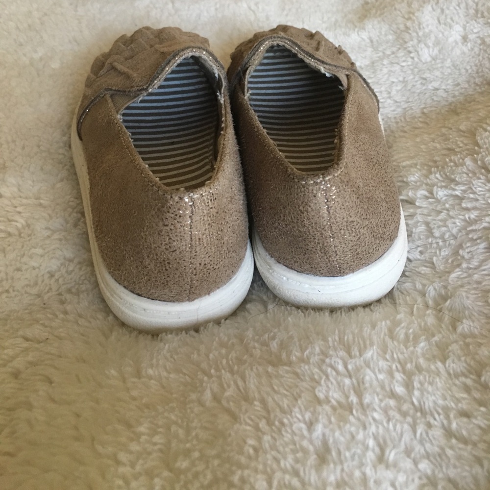 Cute ruffled flats - Picture 2 of 4