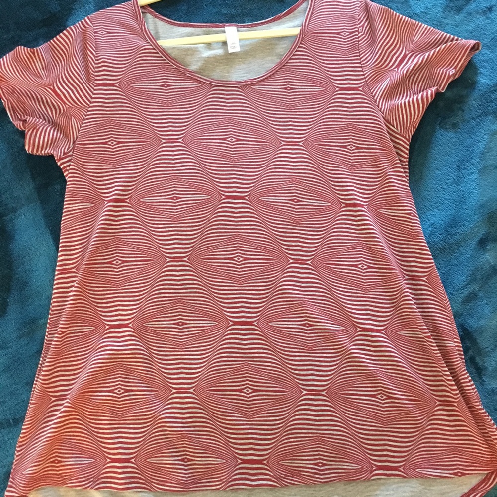 Classic tee in geometric design