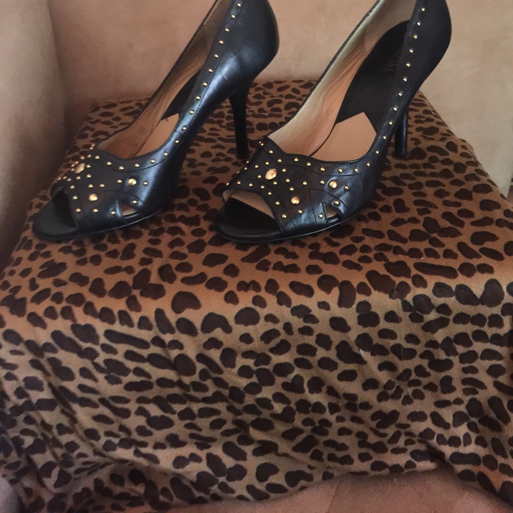 Gold studded Michael Kors peep toe pumps 4"heel